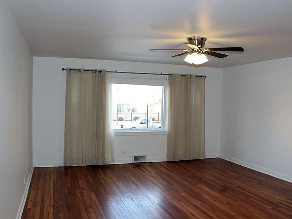 3rd image of 2527 W Berwyn Ave #1