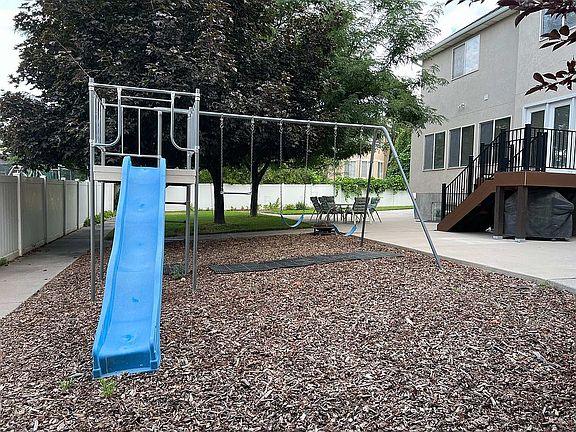 4th image of 2423 N Eaglecrest Dr
