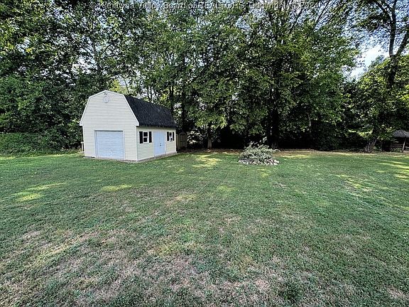 3rd image of 122 Sterling Dr