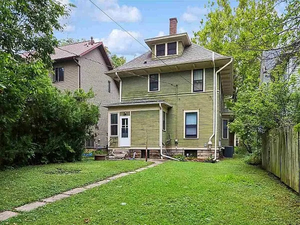309 Fairchild St