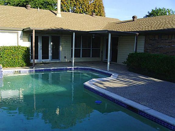 3rd image of 246 E Bancroft Dr