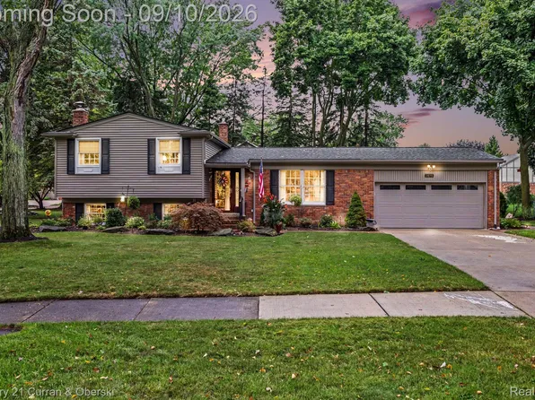 3875 Elizabeth Dr, Troy, MI 48084