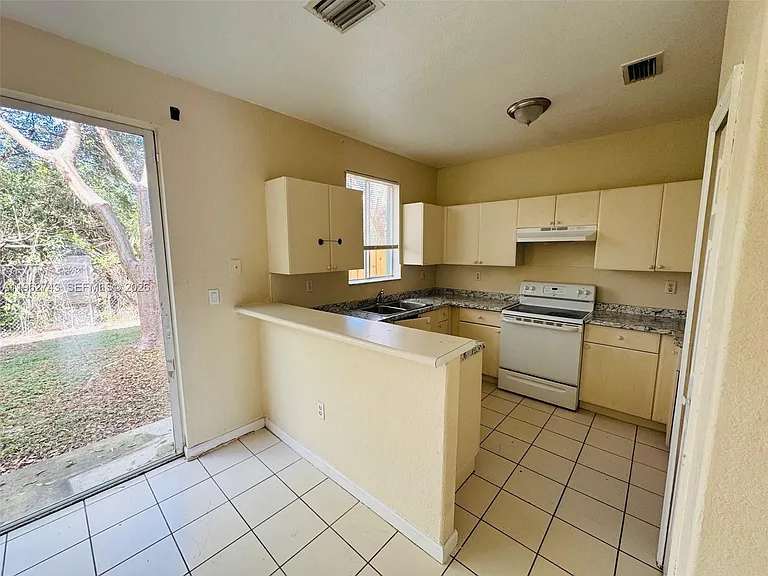 1601 SE 24th Ct #221 — Photo 10