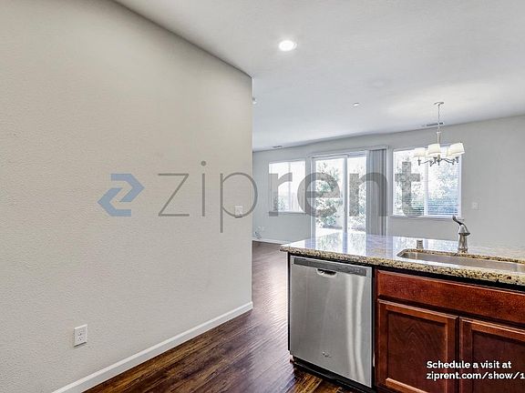 4th image of 238 Slate Ave