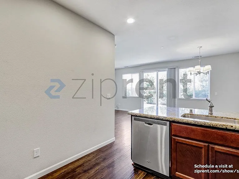 238 Slate Ave — Photo 4