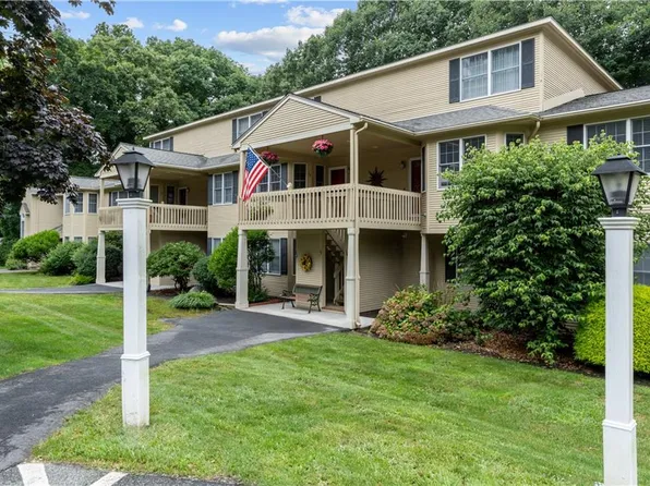 17 Trellis Dr #17, West Warwick, RI 02893