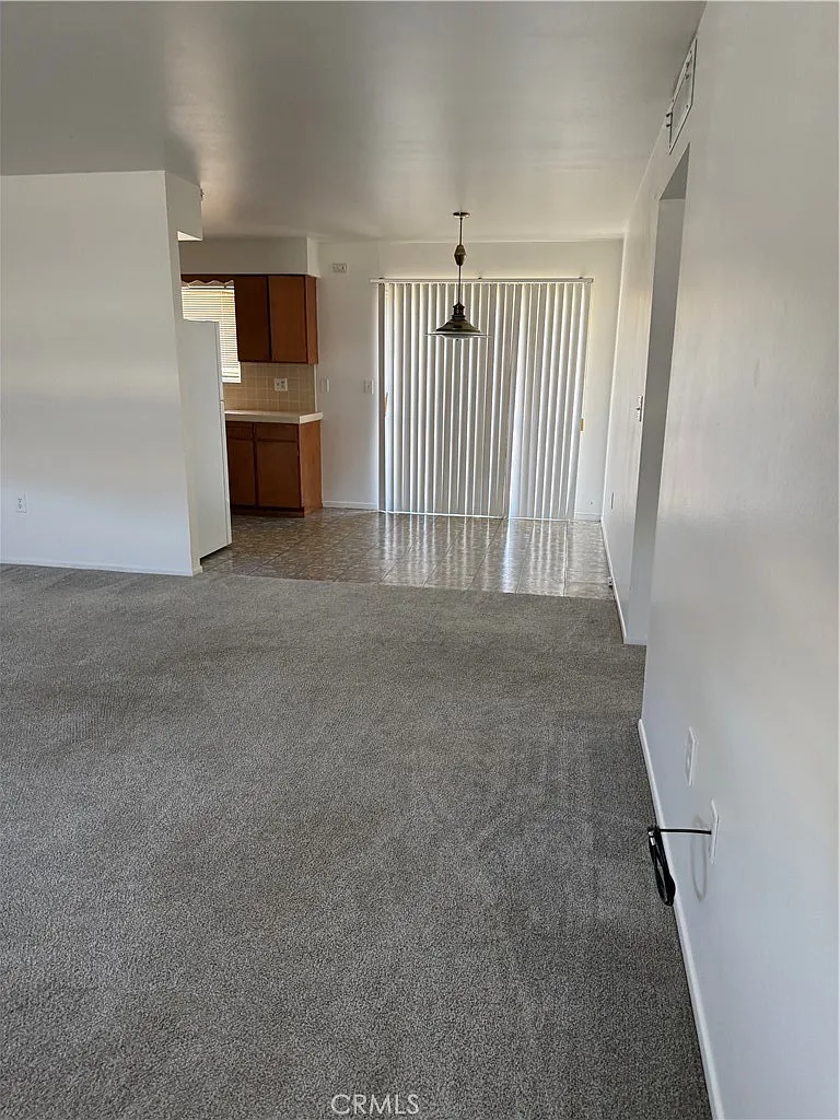 2 bed, 1055 sqft, $1,825 — Photo 3