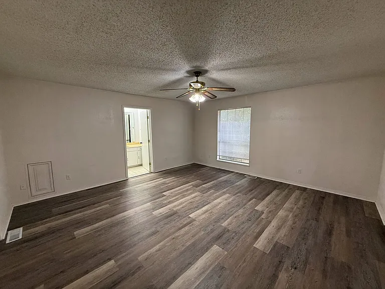 2200 Hickory Dr SW — Photo 10
