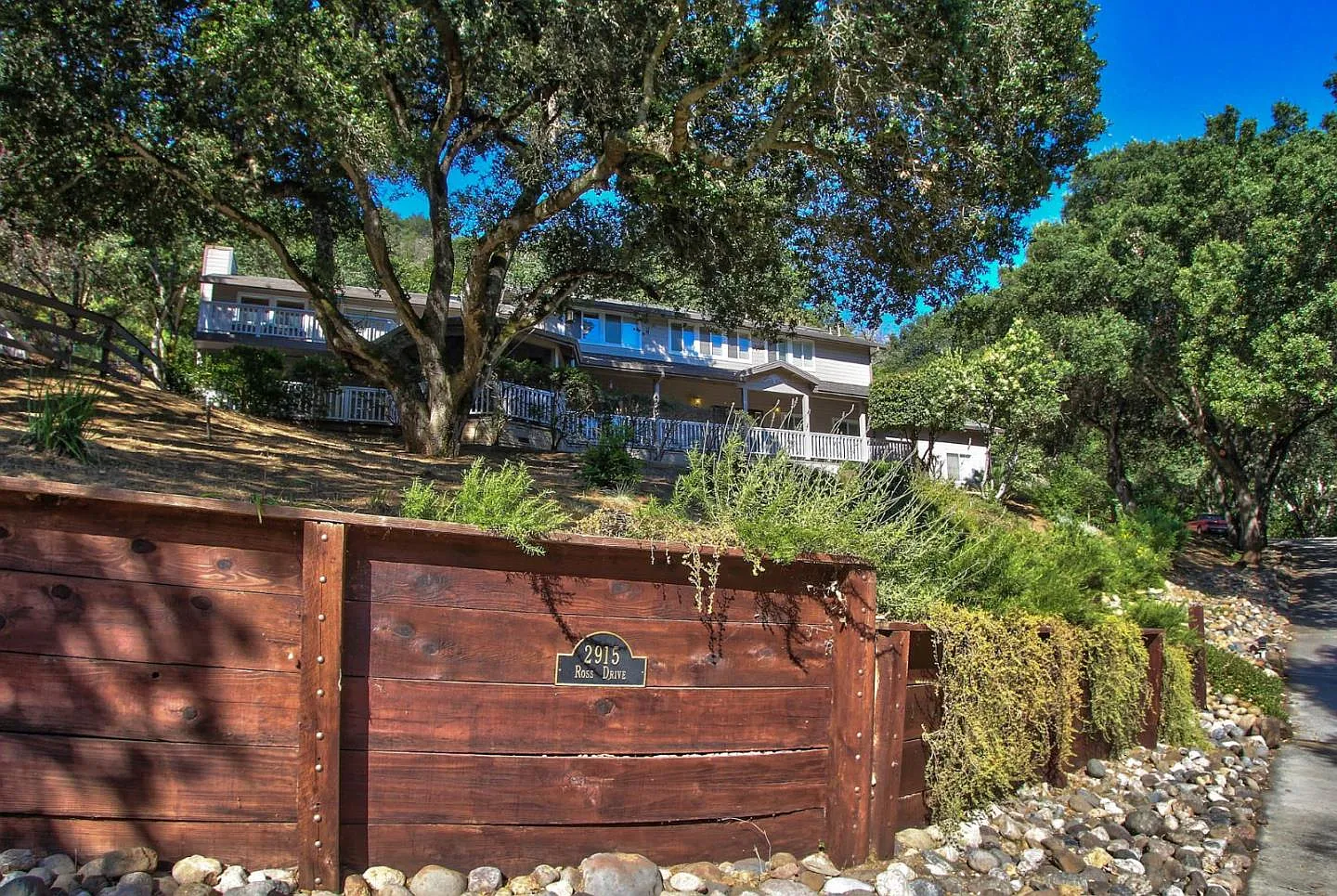 2915 Ross Dr photo 1