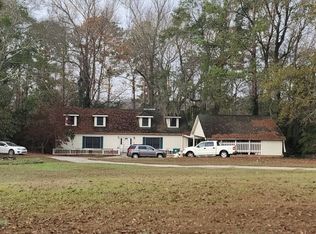 106 Creek Cir, Eufaula, AL 36027