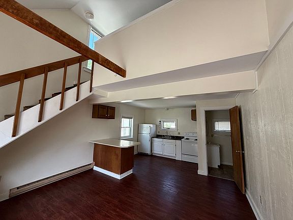 3rd image of 224 Rainbow St #6