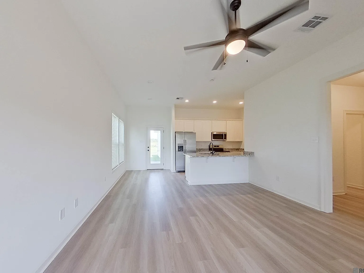 4 bed, 1487 sqft, $2,045 — Photo 4