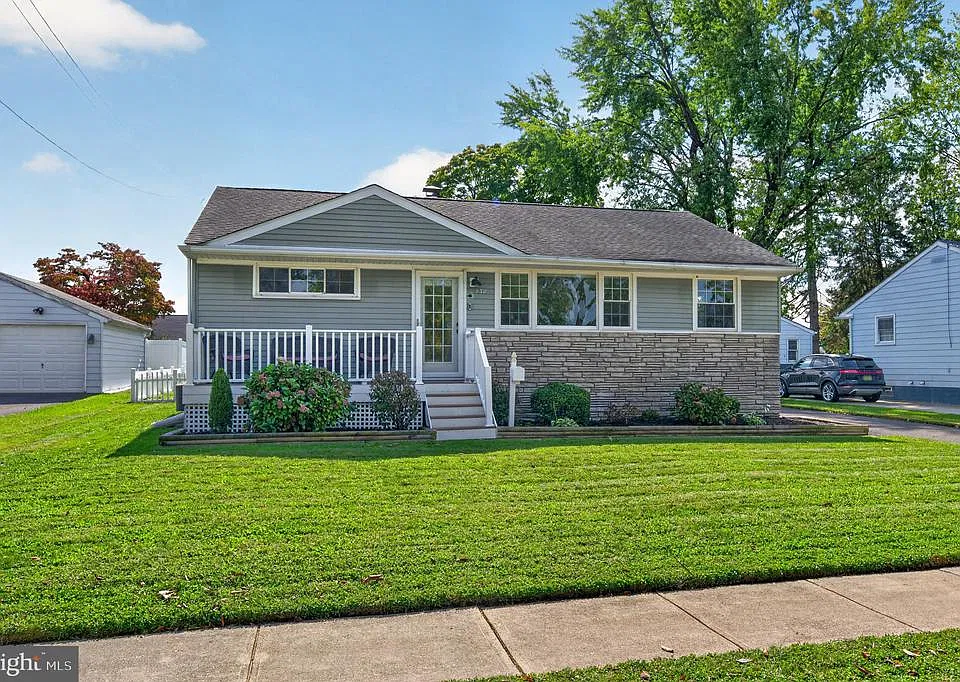 532 River Dr