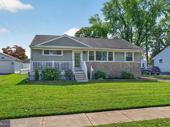 532 River Dr, Riverside, NJ 08075