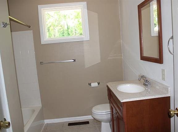 5th image of 11 Farley Ave