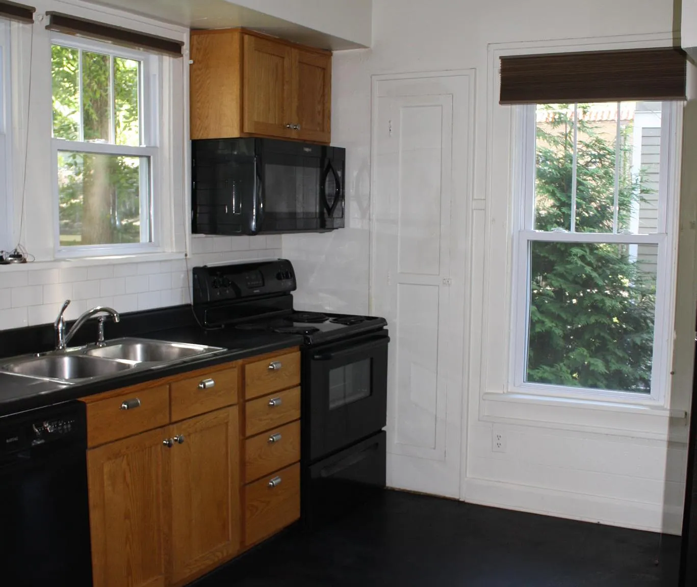 5 bed, 1.5 bath, 1584 sqft, $5,200 — Photo 4