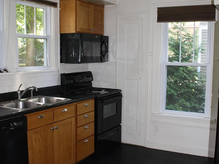519 S Fess Ave — Photo 4