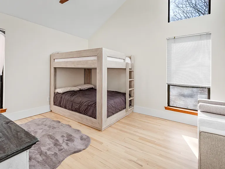 29 Blue Jay Way — Photo 22