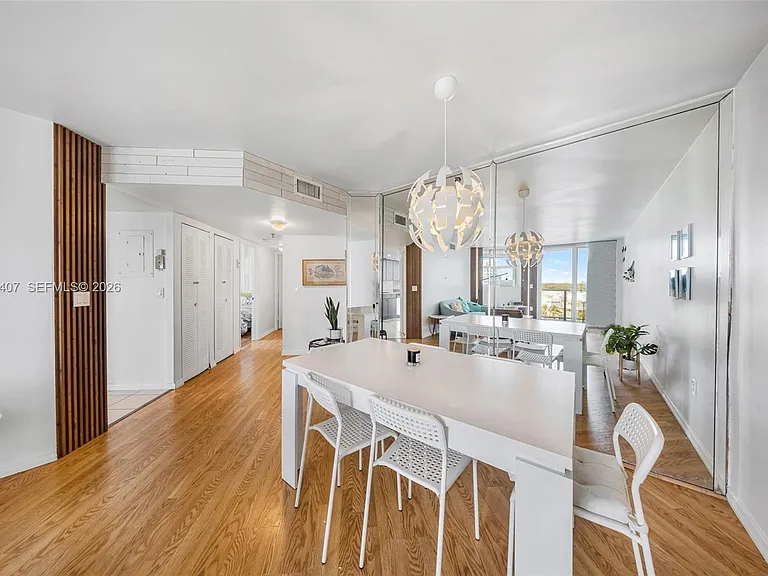 5880 Collins Ave #1007 — Photo 12