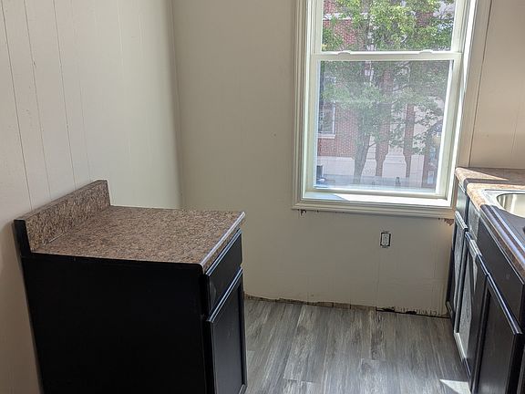2nd image of 212 W Market St APT D