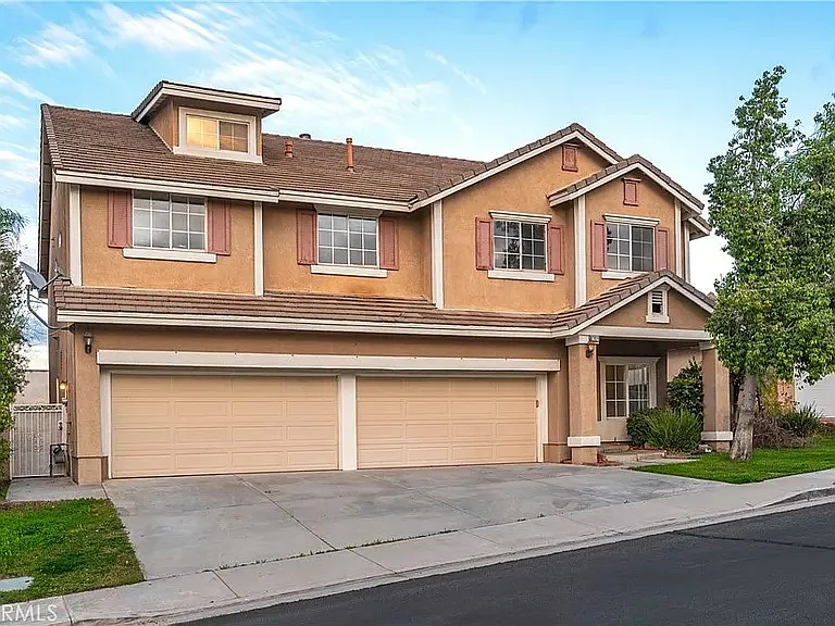 De La Valle Dr — Photo 1