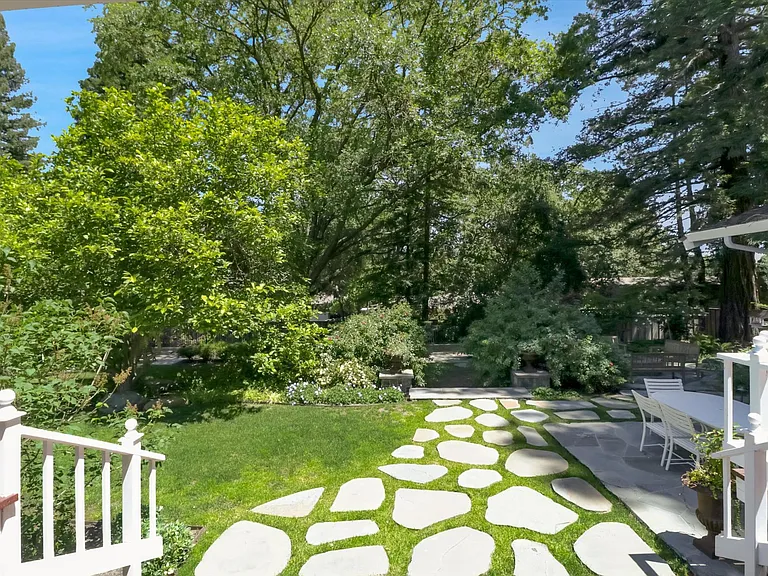 1064 Westridge Ave — Photo 27