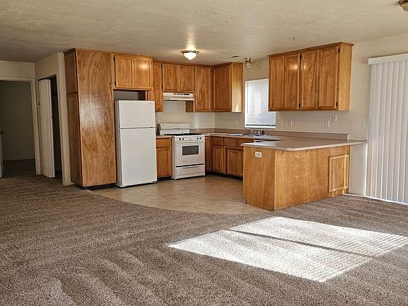 3rd image of 214 Oak St Unit B