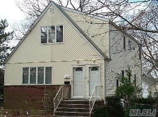 69 Lafayette Ave, Lynbrook, NY 11563