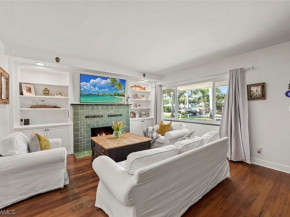 3rd image of 2655 McGregor Blvd