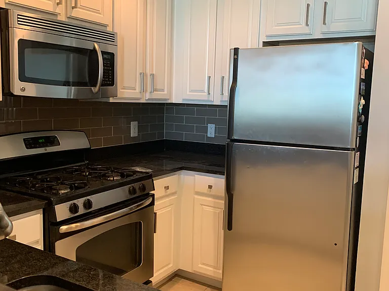 2465 Army Navy Dr #402 — Photo 7