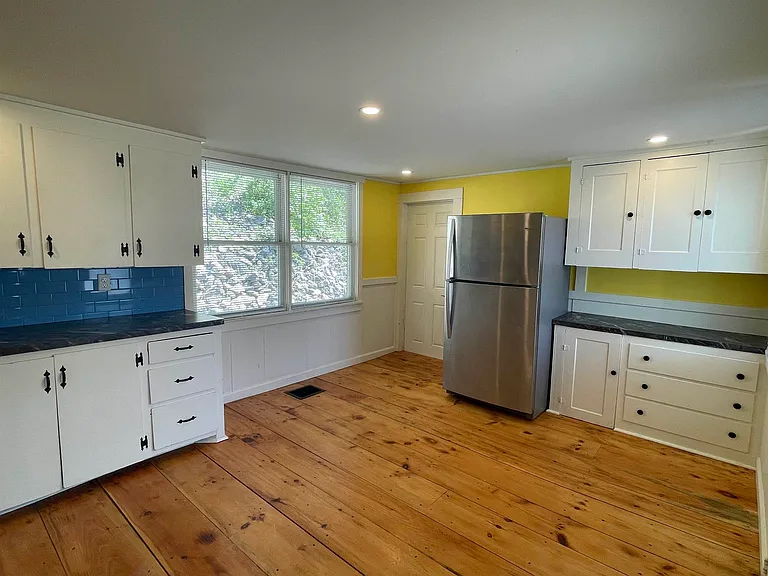 21 E Bow St — Photo 5
