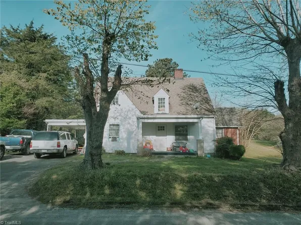 130 Greenway Dr, Mount Airy, NC 27030