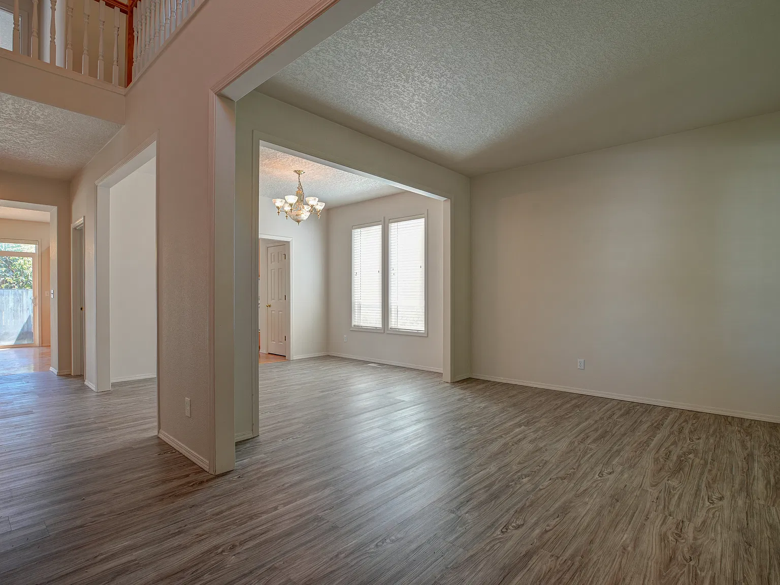 4 bed, 2.5 bath, 2695 sqft, $2,900 — Photo 4