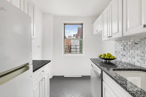 Sold by Compass | media 10