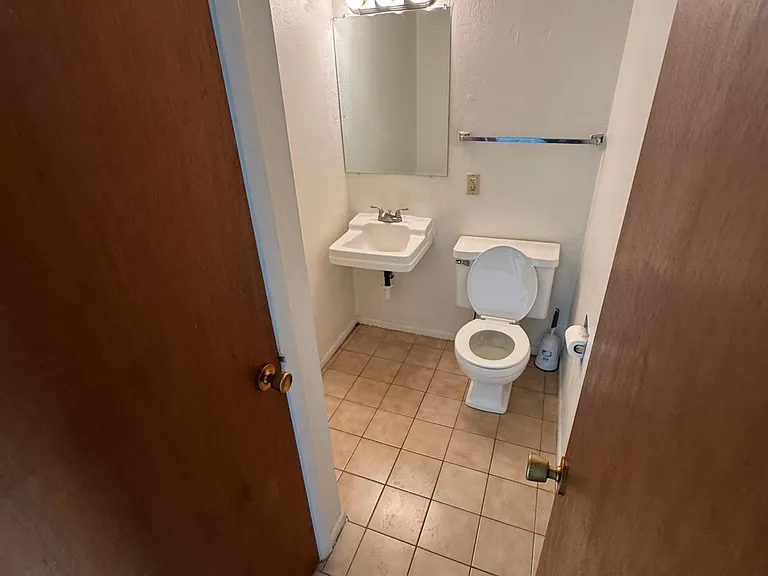 7190 N Roanoke Rd — Photo 10