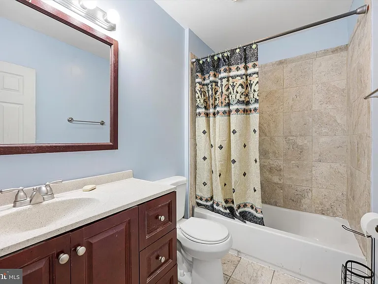334 N Oakland Ave — Photo 11