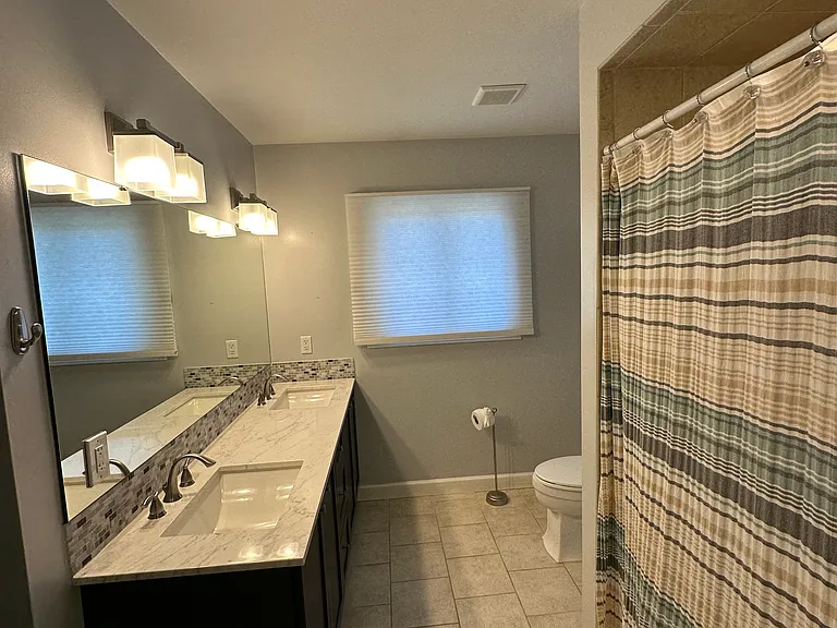 1336 E Lincoln St — Photo 7