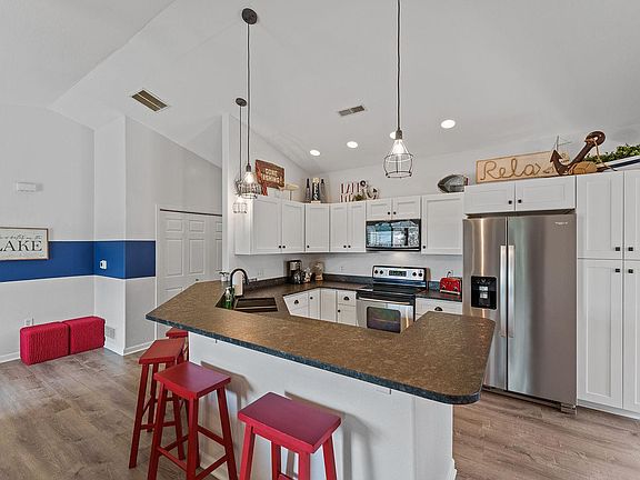 4th image of 670 E Lake Ave #106