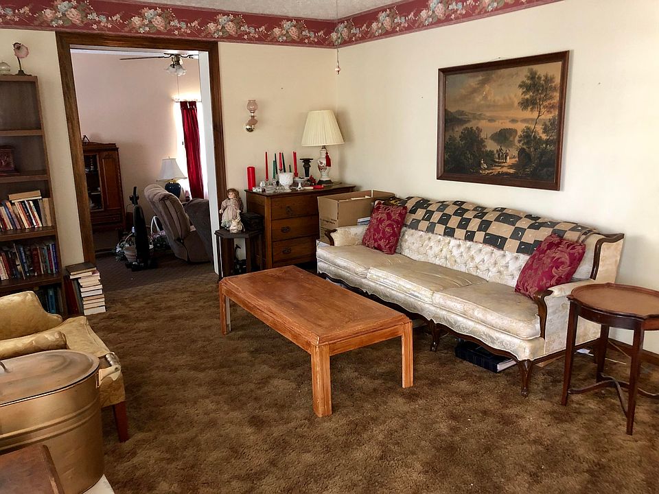 2nd image of 321 Fox Ln