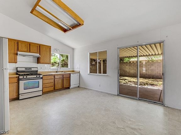 4th image of 1707 Foxglove Dr