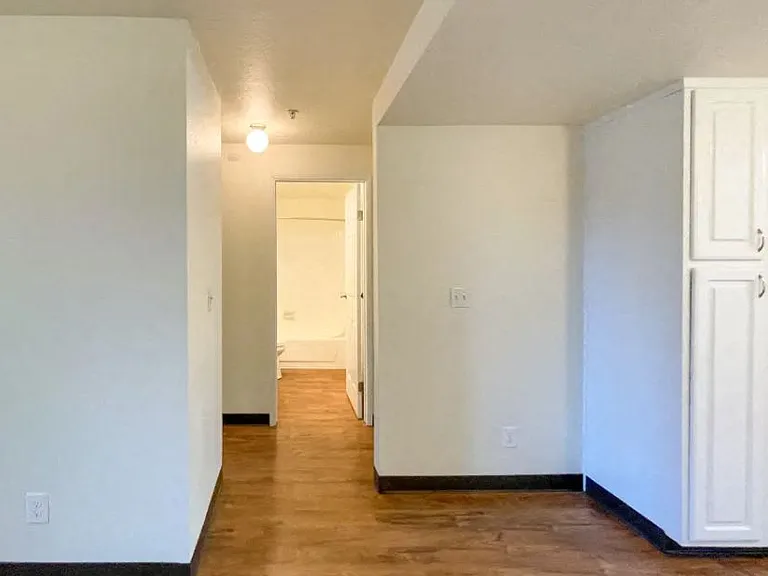 Sandpiper Apts. — Photo 7