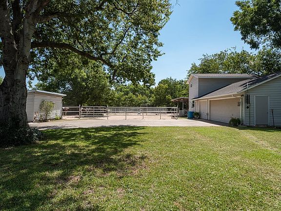 5th image of 526 Arawe Cir W