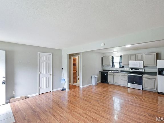3rd image of 4816 Woodland Dr