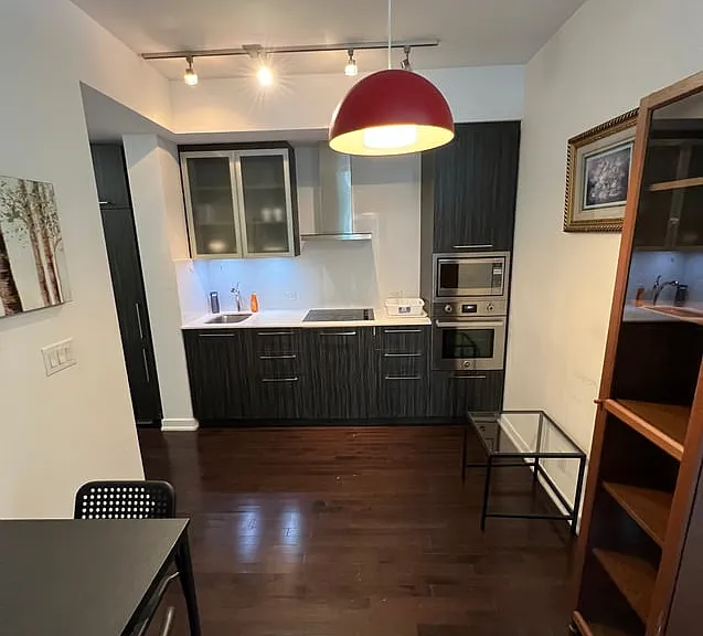 14 York St #2105A — Photo 3