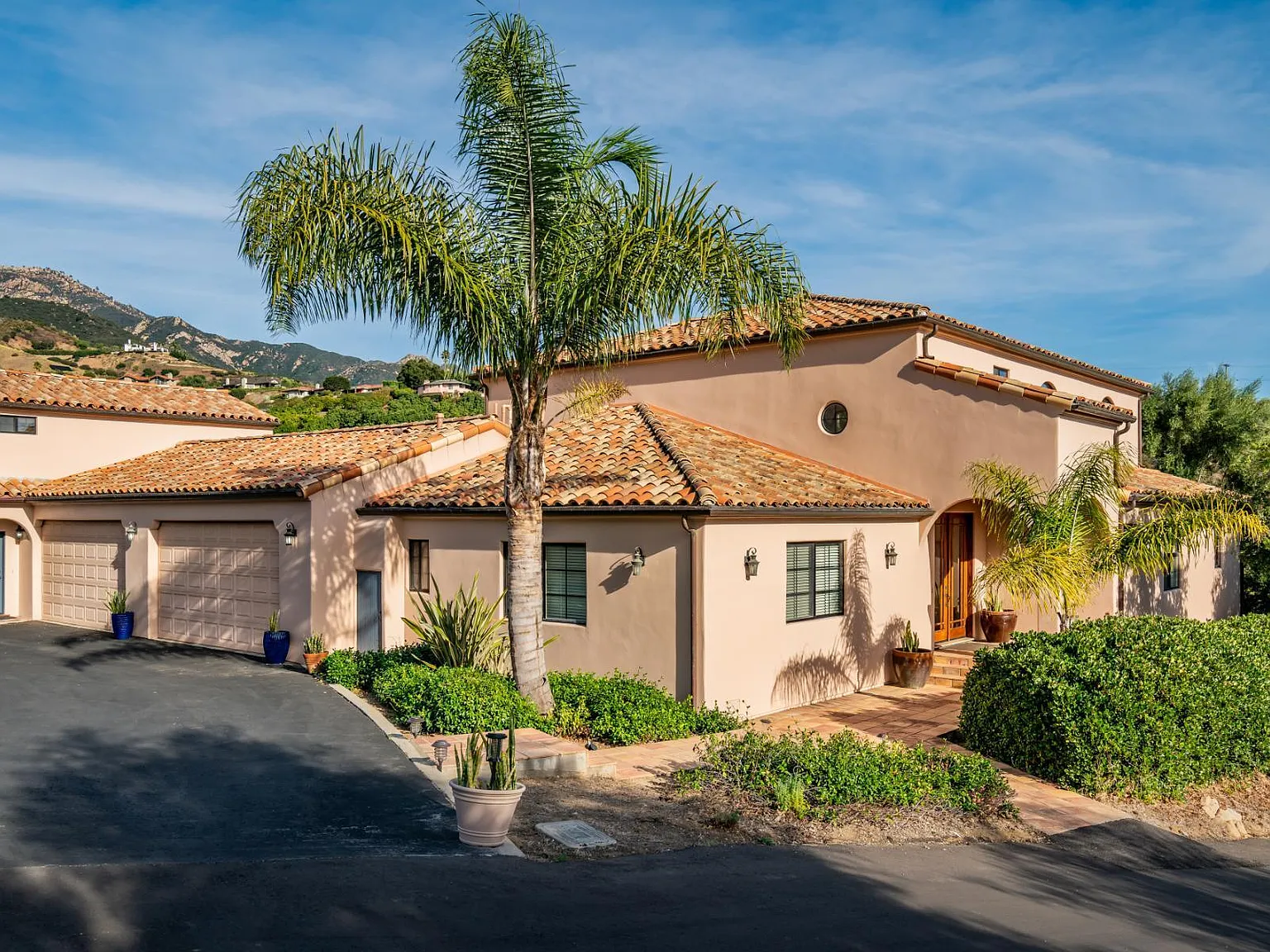 6 bed, 5.0 bath, 3587 sqft, $18,000 — Photo 1