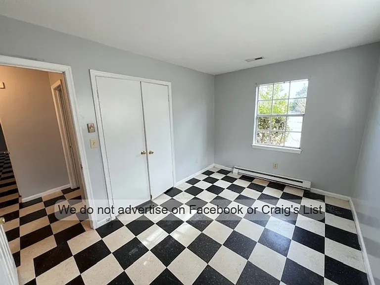 650 Walker St — Photo 8