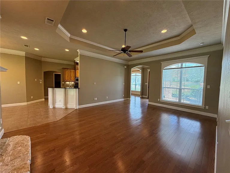 413 Cold Spring Dr — Photo 4