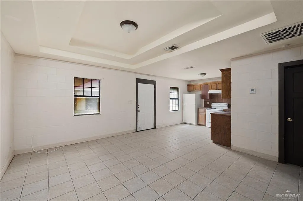 2 bed, 1.0 bath, 750 sqft, $750 — Photo 3