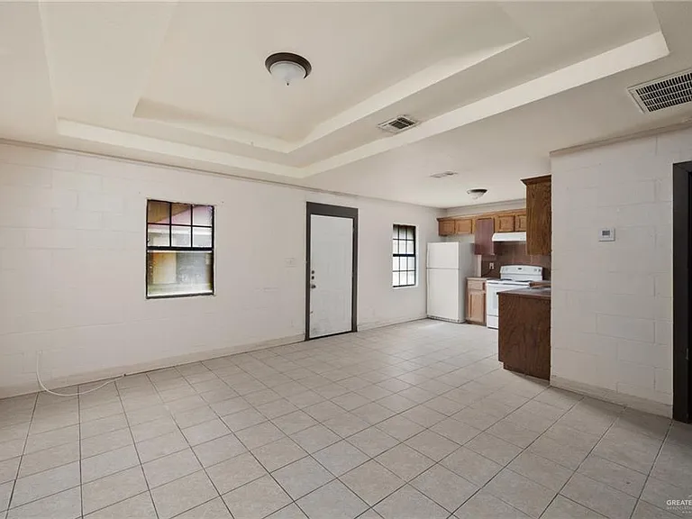 301 E Elida St — Photo 3