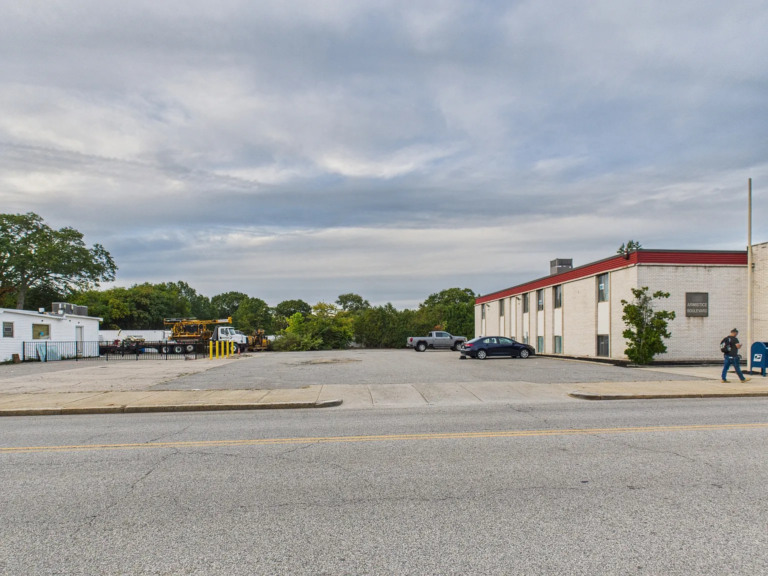174 Armistice Boulevard - 1 — Photo 3